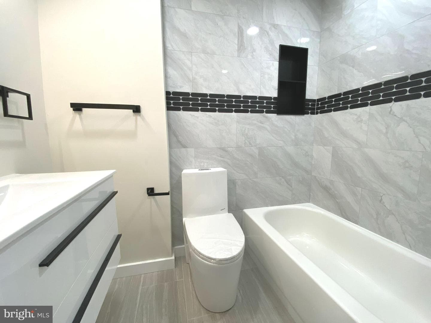 1030 E Sedgwick Street photo 29