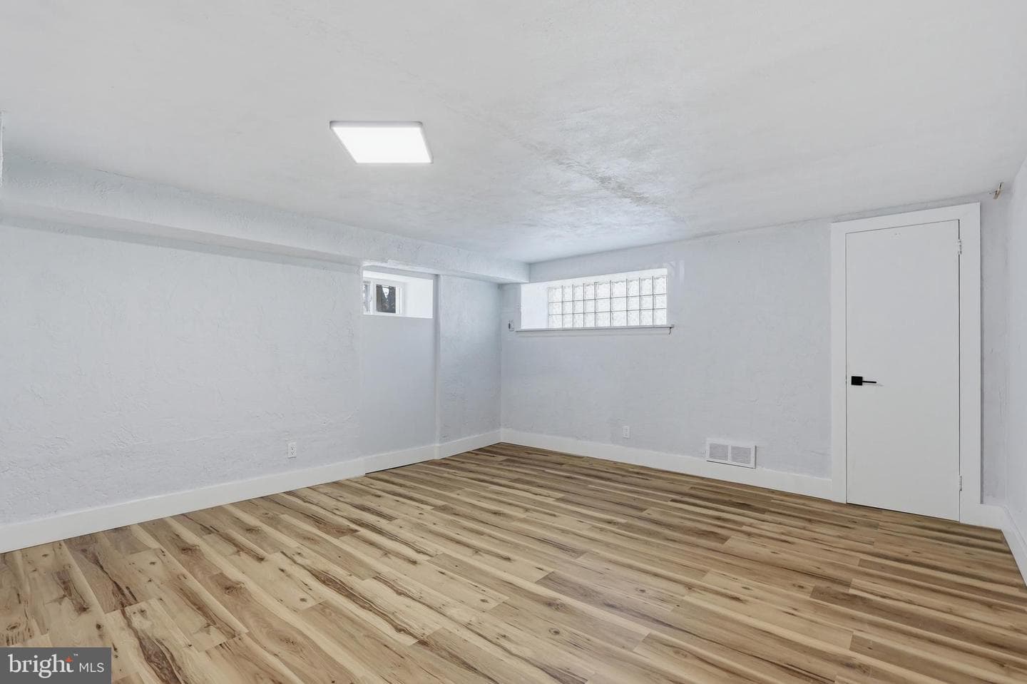 1030 E Sedgwick Street photo 35