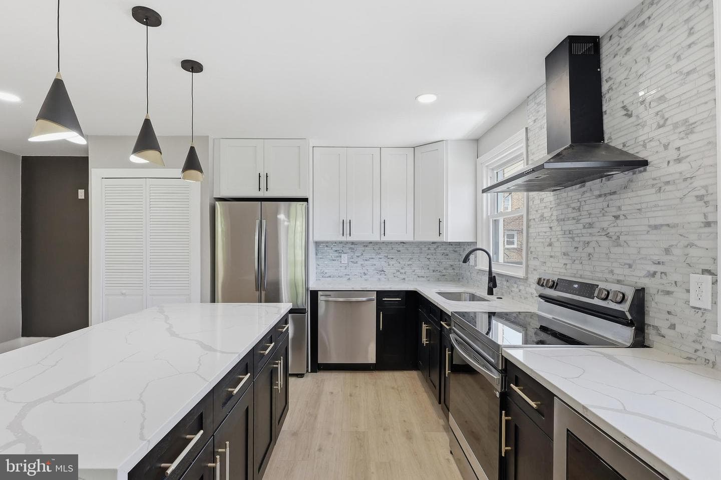 1030 E Sedgwick Street photo 5