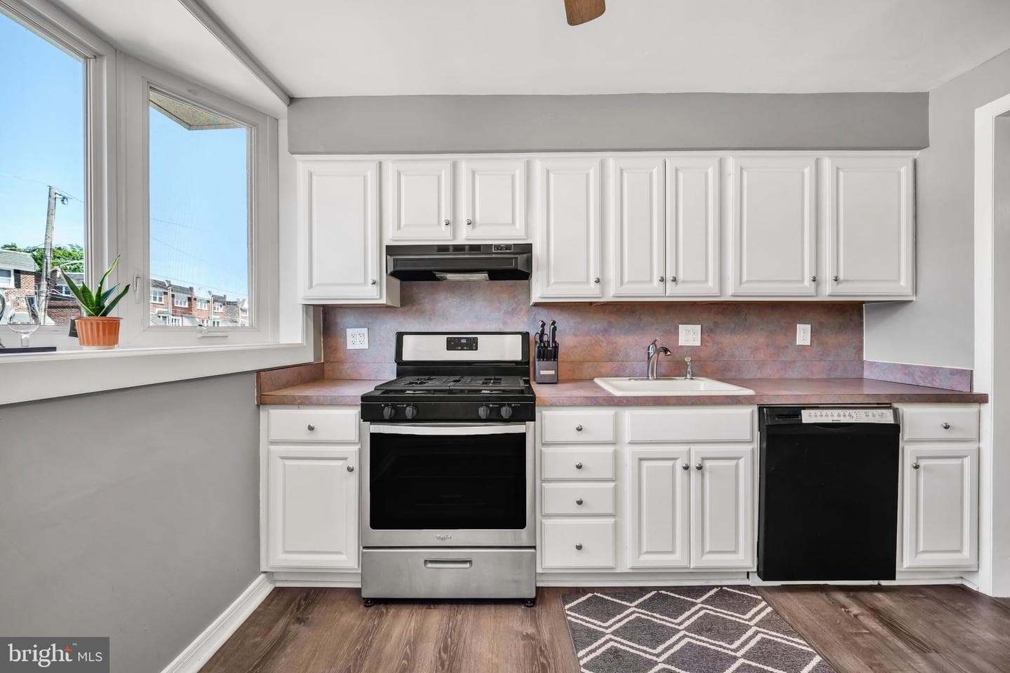 3116 Holly Road photo 11