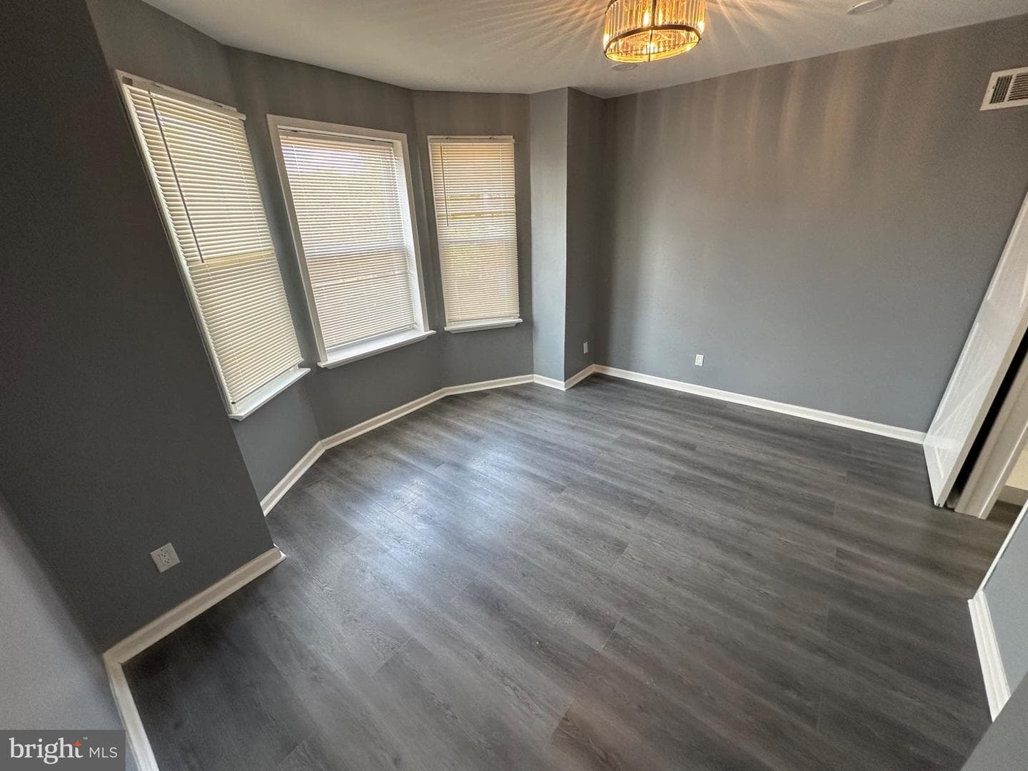 5400 Larchwood Avenue photo 23