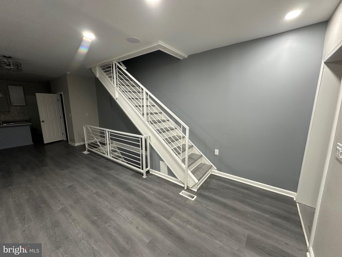 5400 Larchwood Avenue photo 30