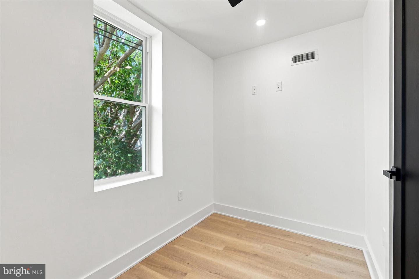 2233 Mcclellan Street photo 9