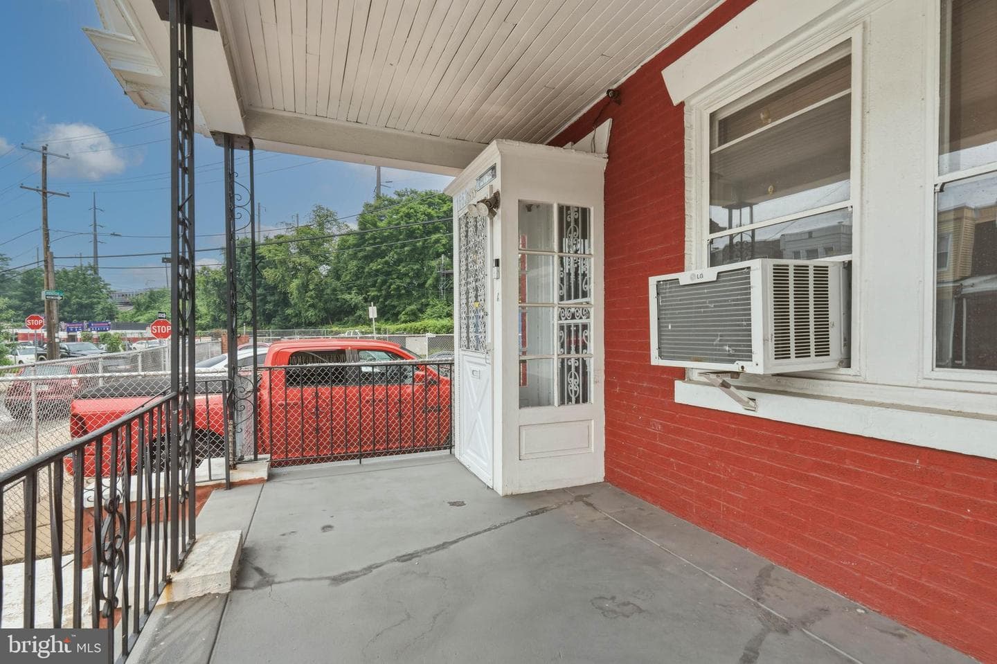 1653 W Mentor Street photo 4