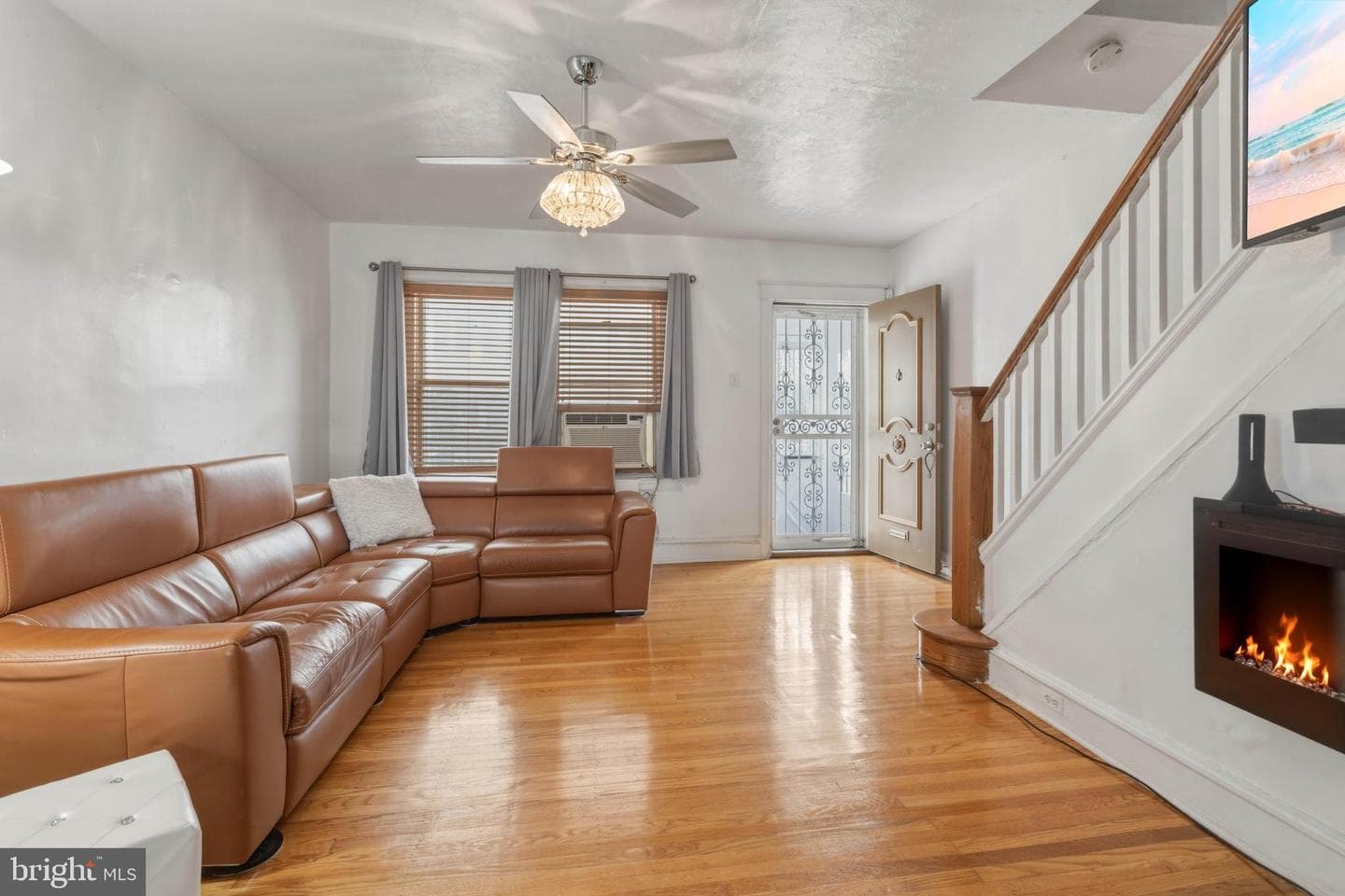 1653 W Mentor Street photo 6