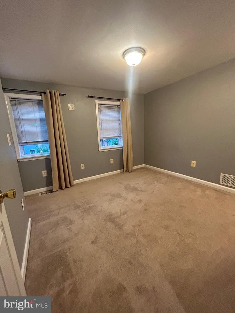 435 E Wildey Street photo 9