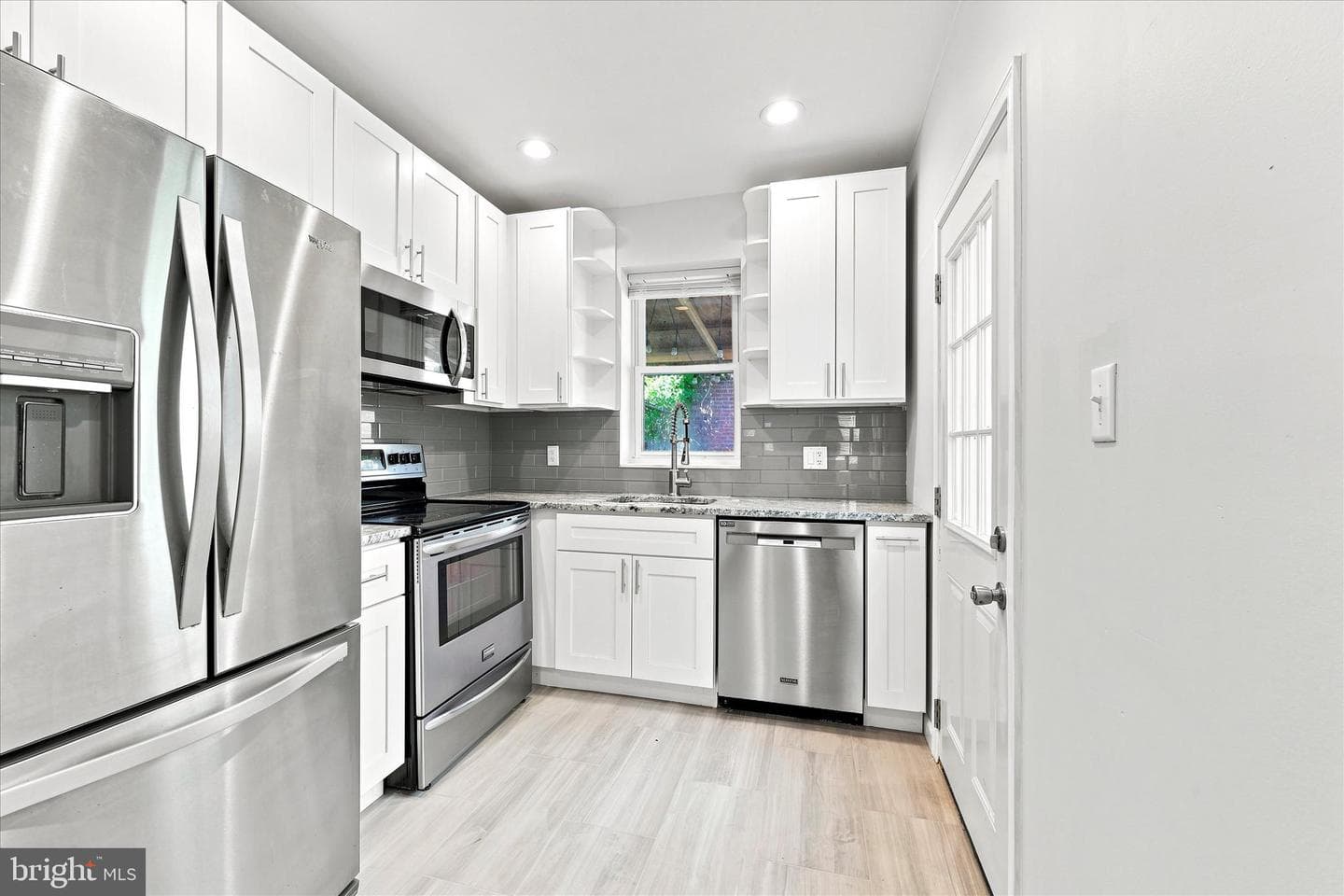 5360 Morris Street photo 6