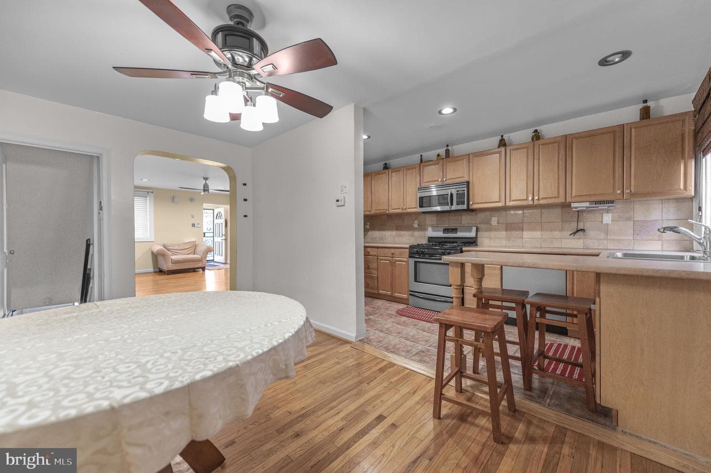8504 Forrest Avenue photo 9