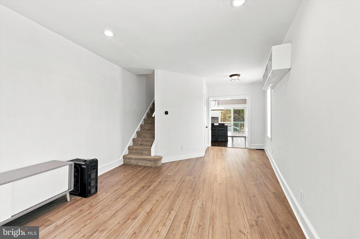 305 Carson Street photo 9