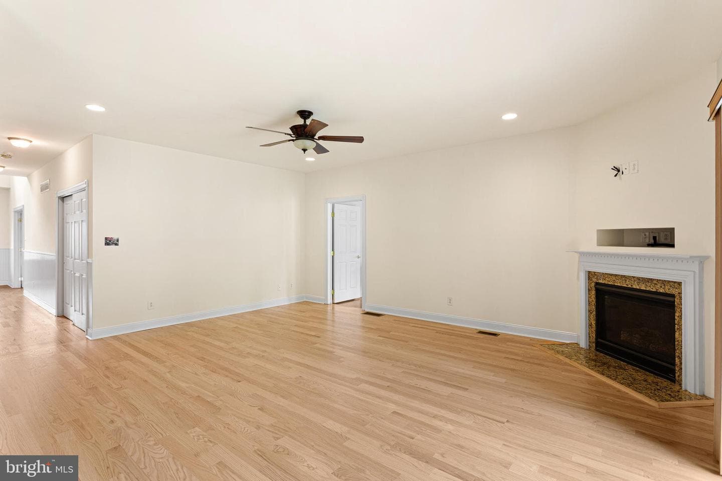 929 Alburger Avenue photo 20