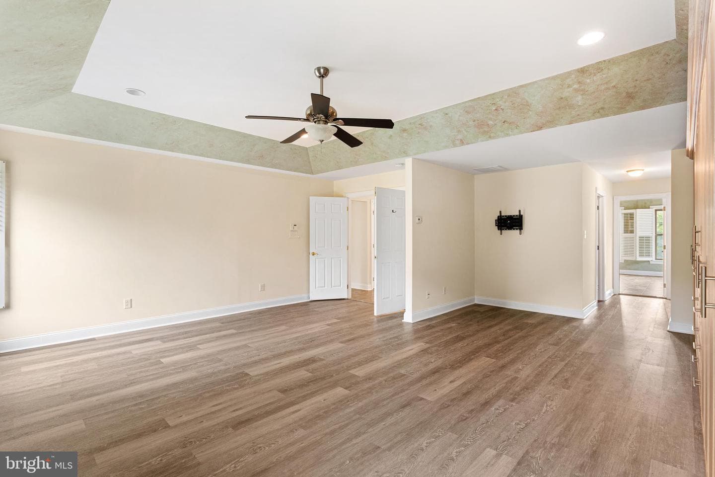 929 Alburger Avenue photo 39