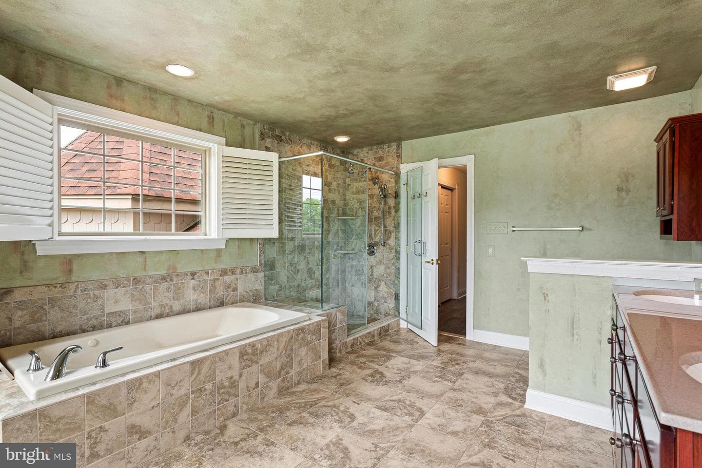 929 Alburger Avenue photo 44