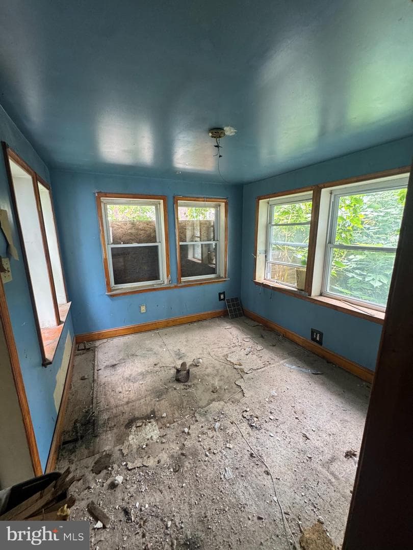 1203 S Peach Street photo 4