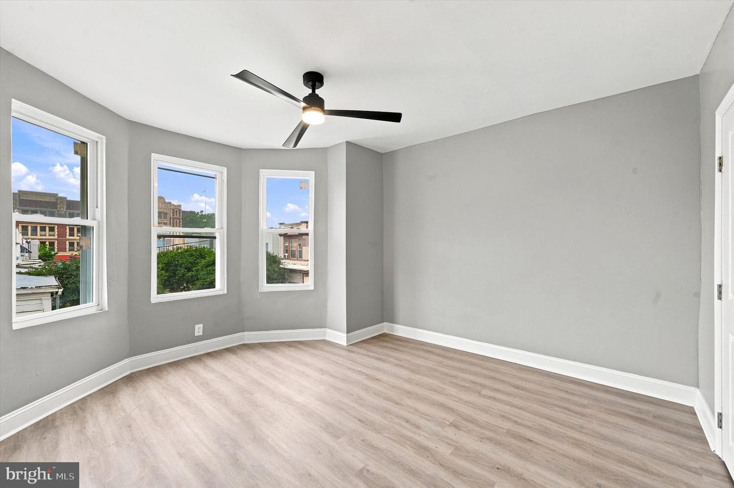 5539 Regent Street photo 16