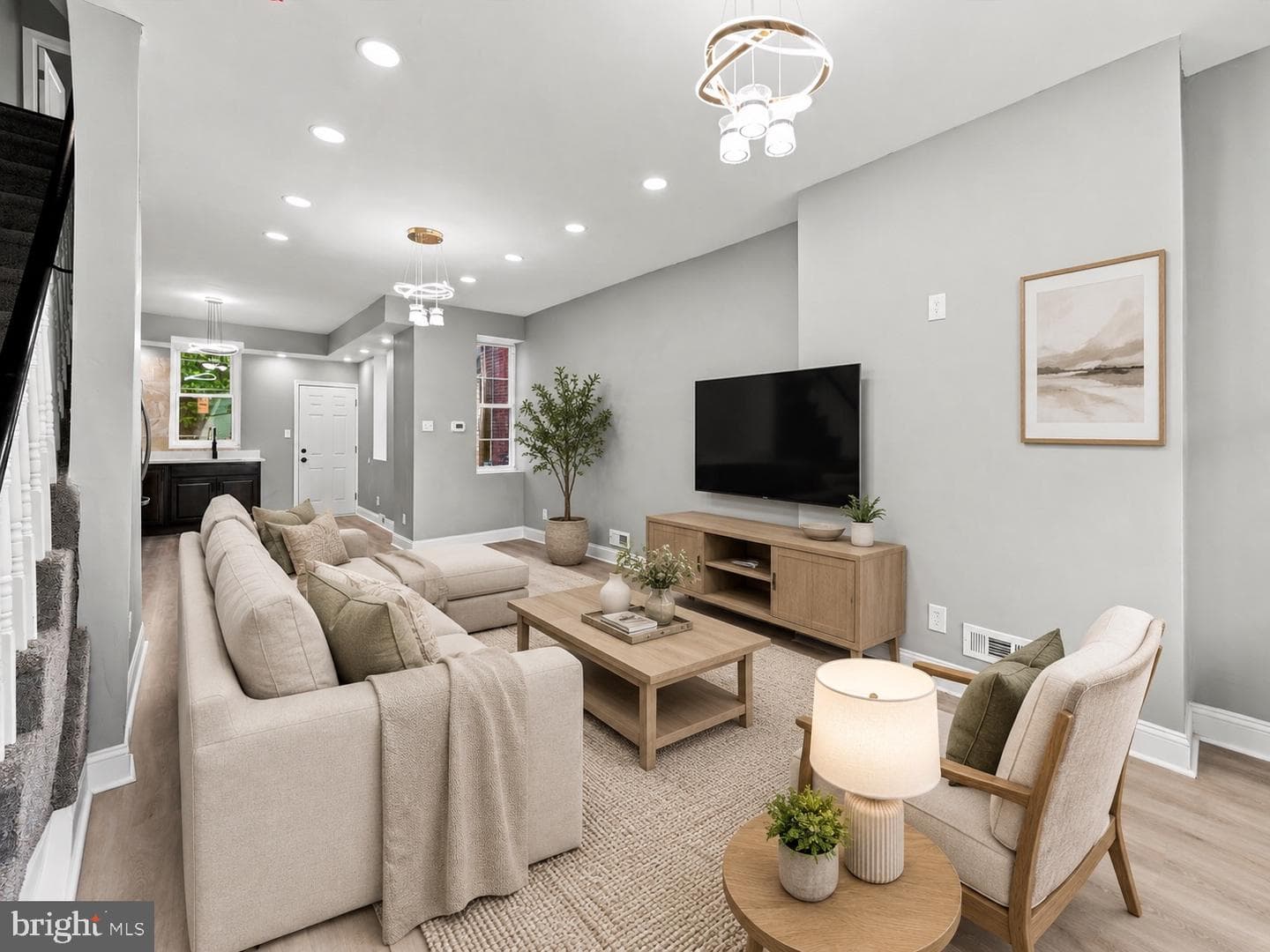 5539 Regent Street photo 3