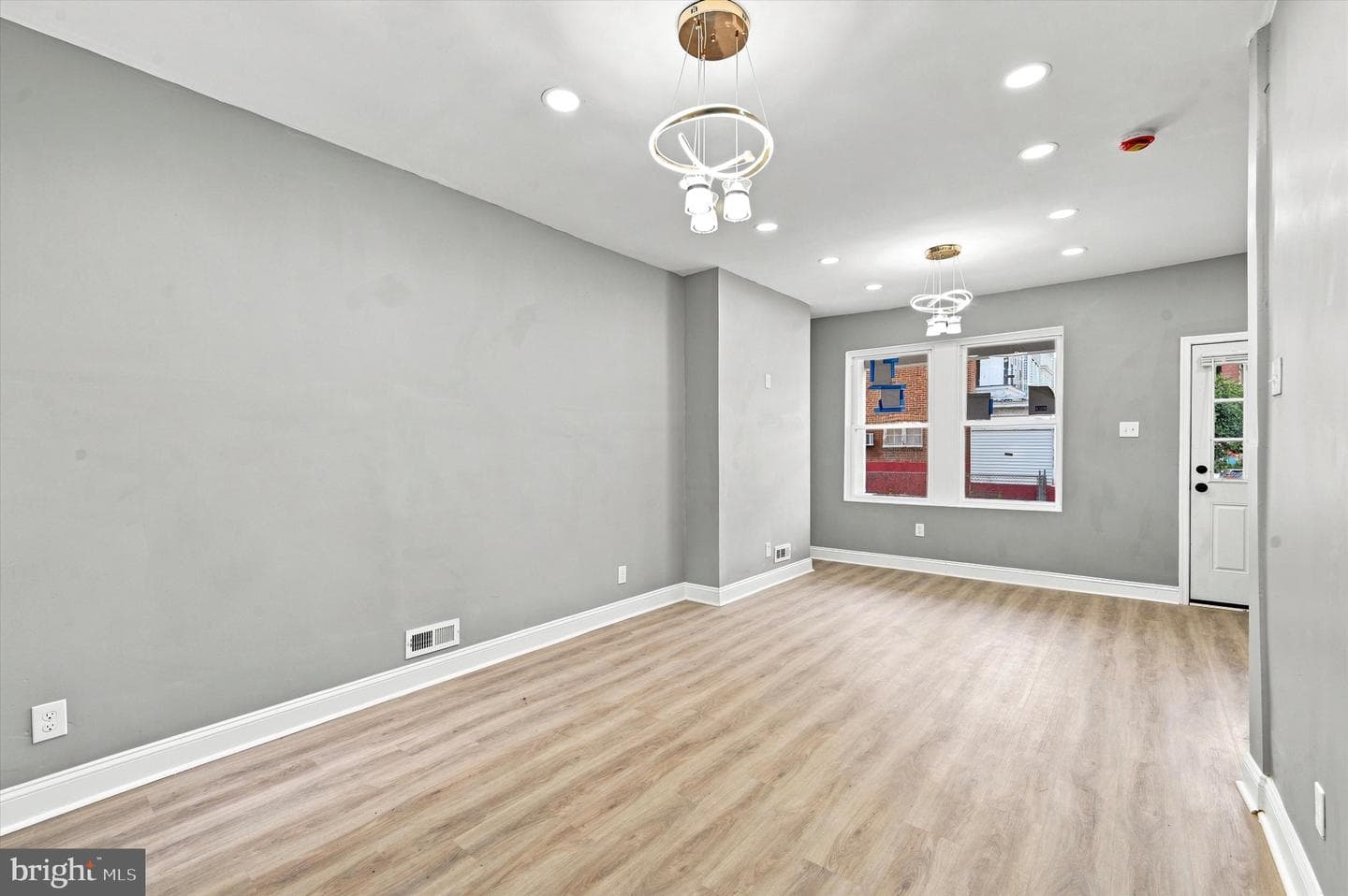 5539 Regent Street photo 6