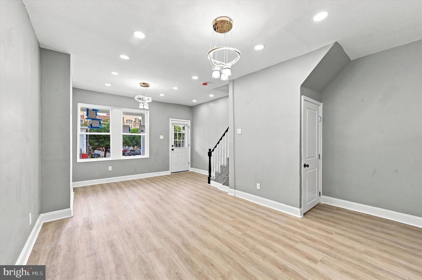 5539 Regent Street photo 7