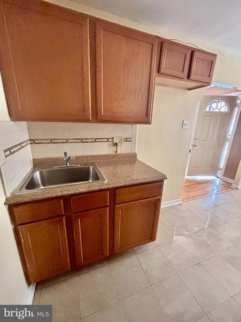4141 Bennington Street photo 5