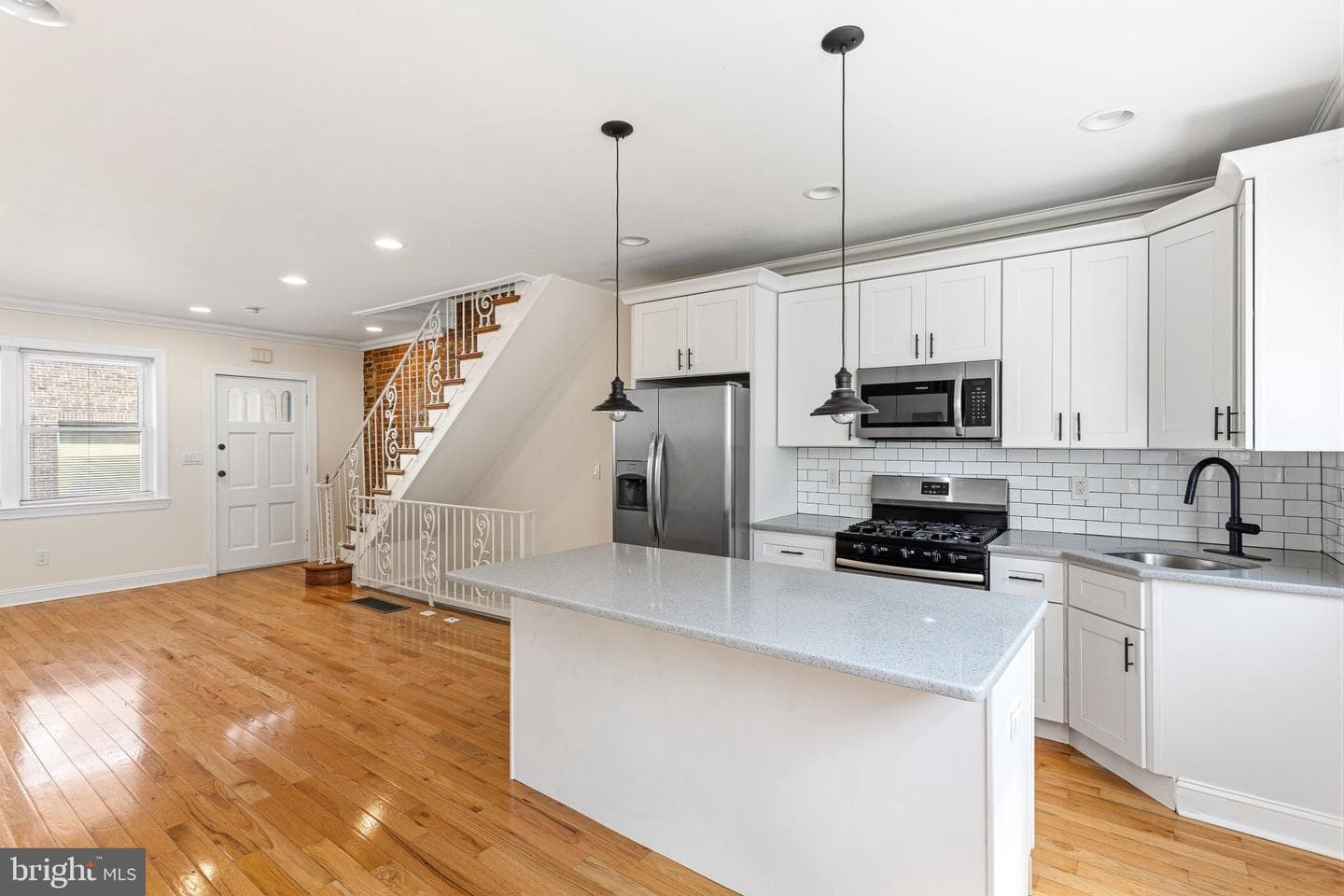 2965 Livingston Street photo 4