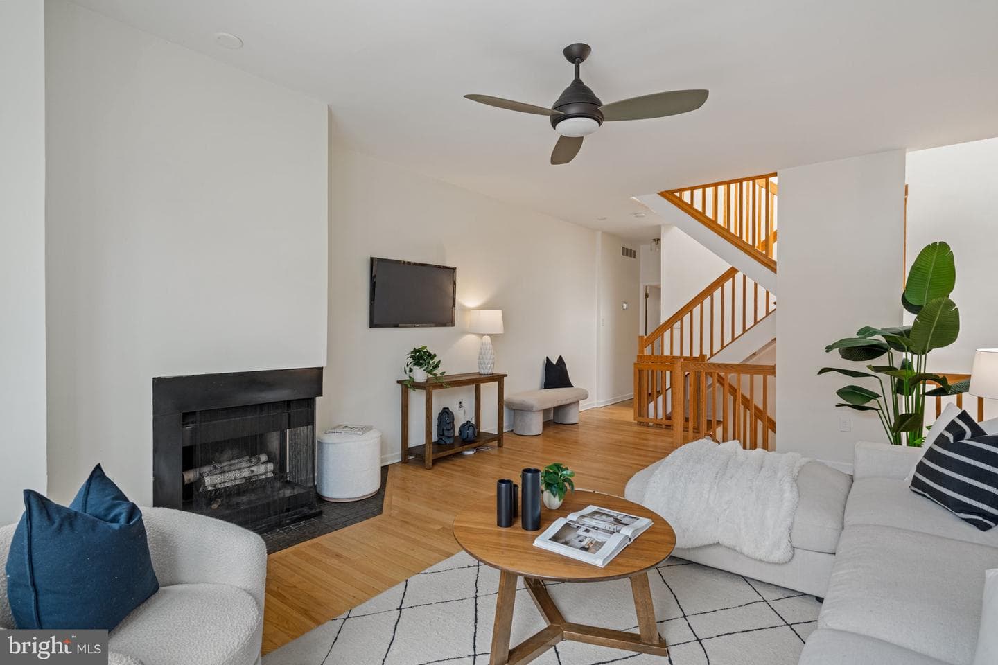 2046 South Street photo 11
