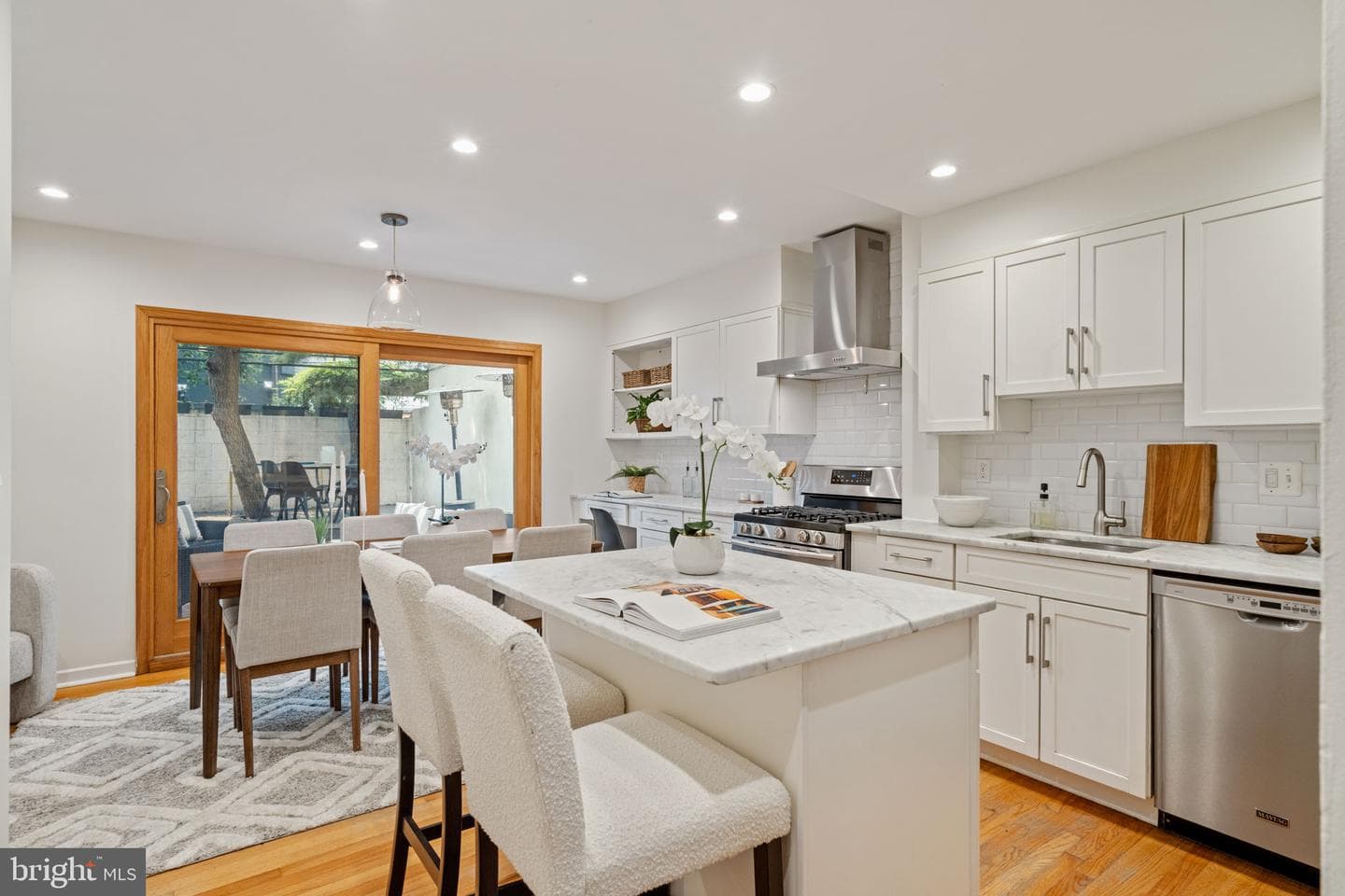 2046 South Street photo 7
