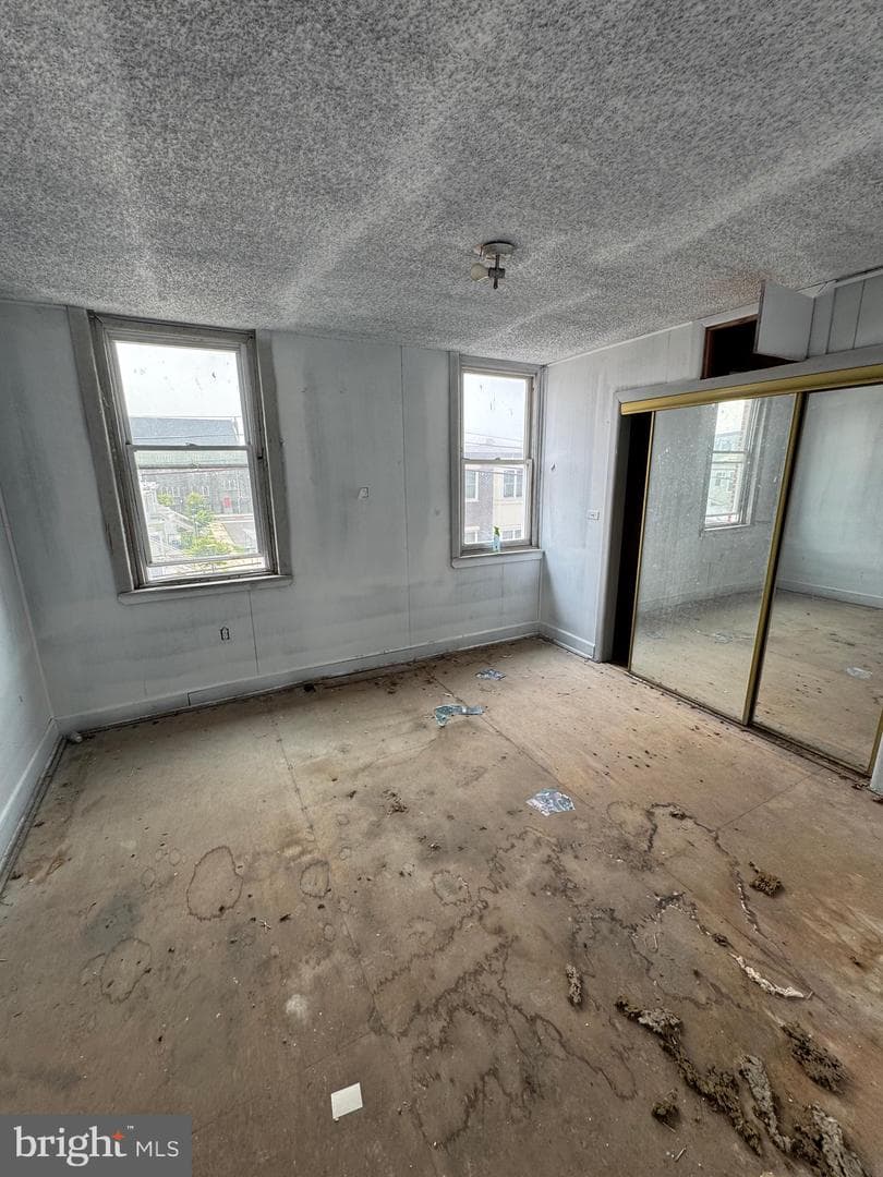 2207 W Oxford Street photo 16