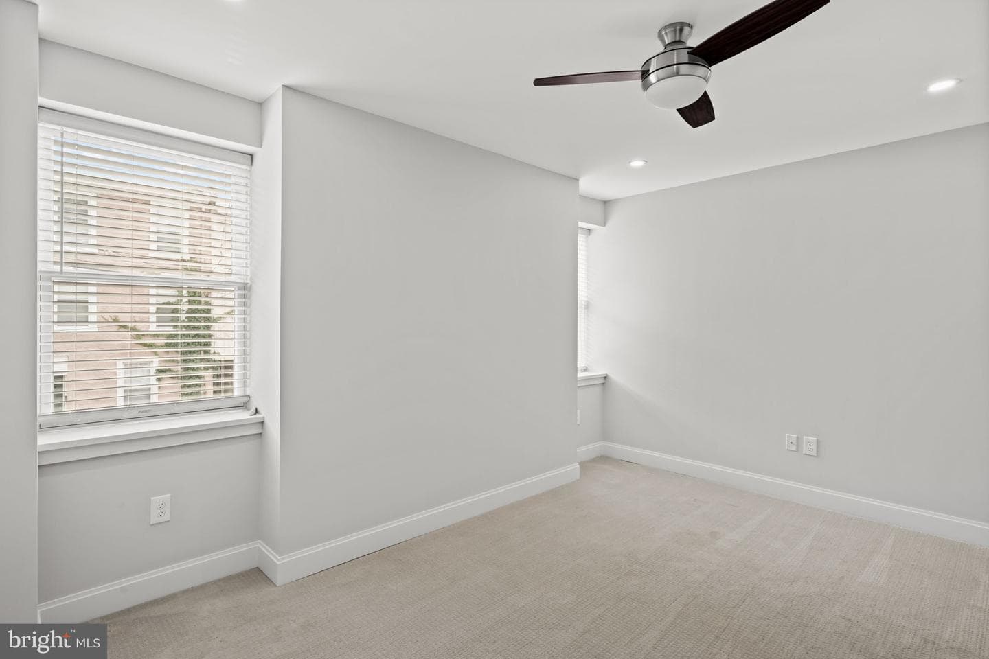 144 Jamestown Avenue photo 20