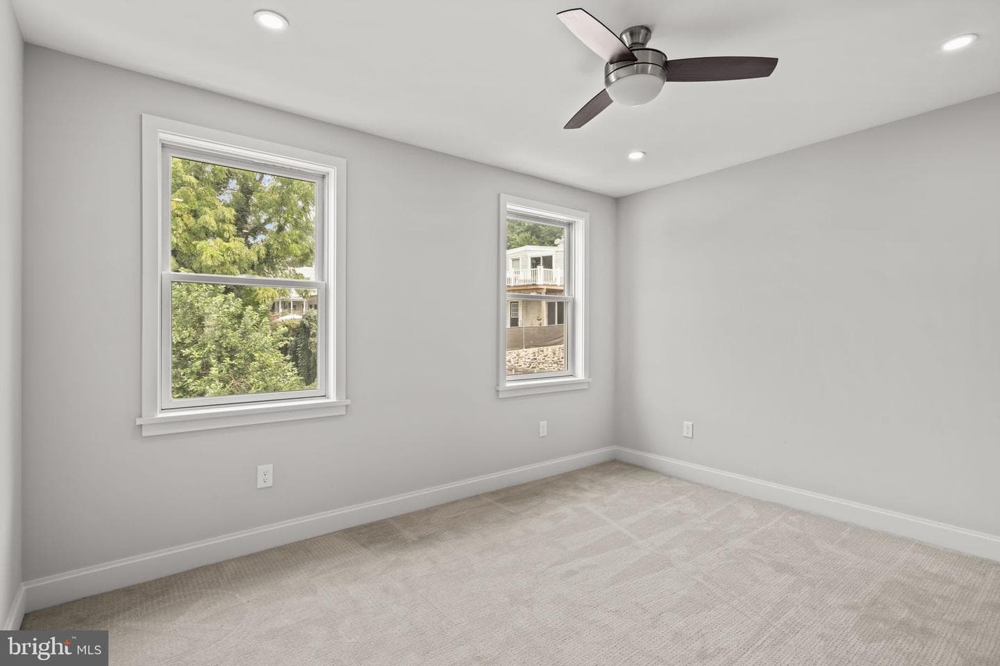 144 Jamestown Avenue photo 28
