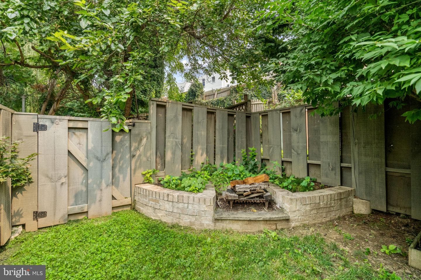 144 Jamestown Avenue photo 35