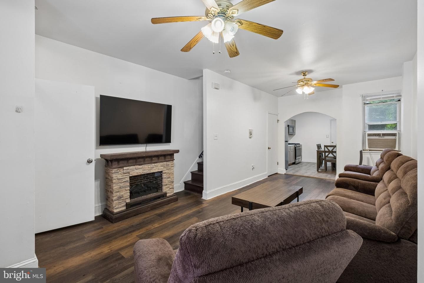 1337 S May Street photo 3