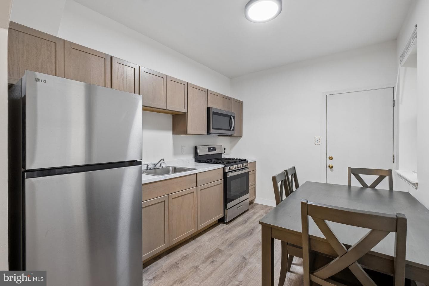 1337 S May Street photo 5
