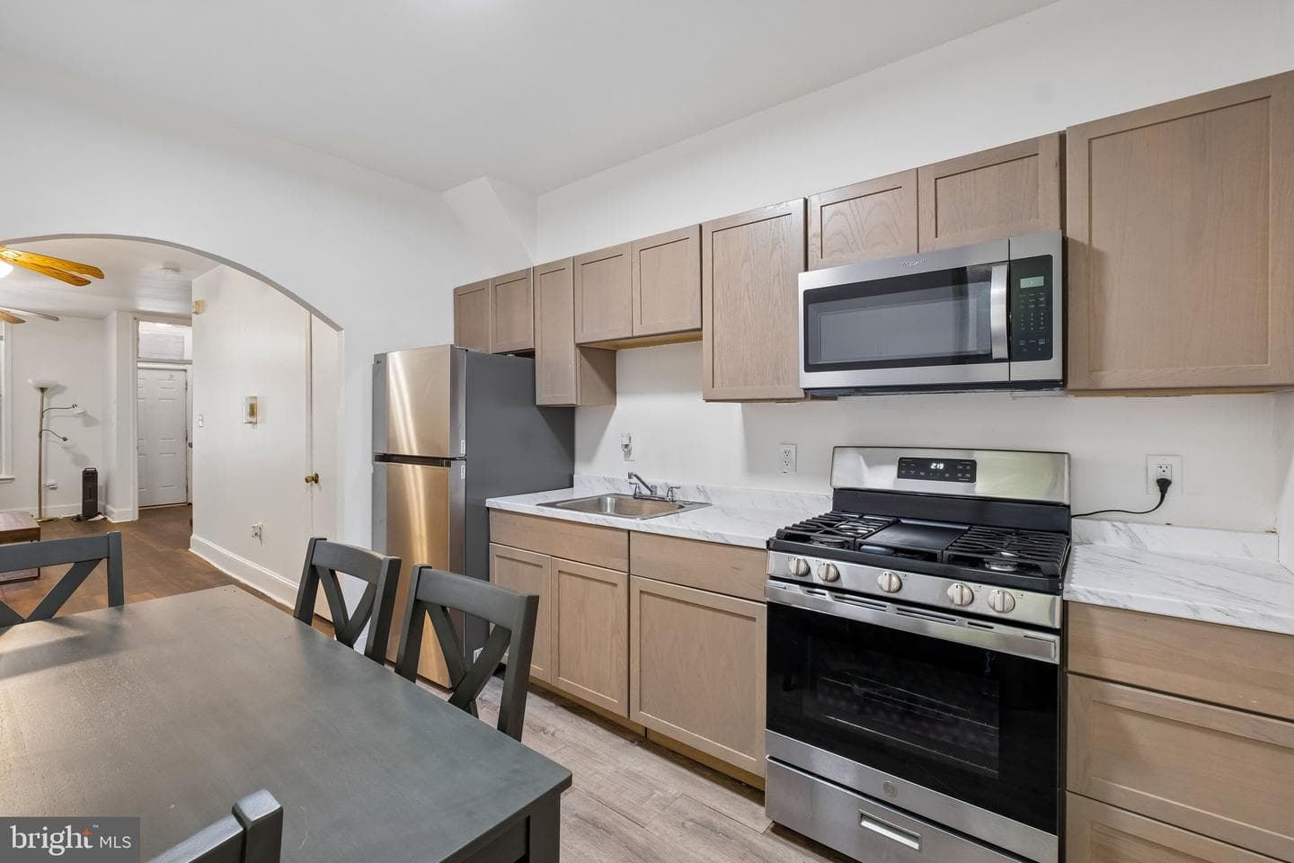 1337 S May Street photo 6