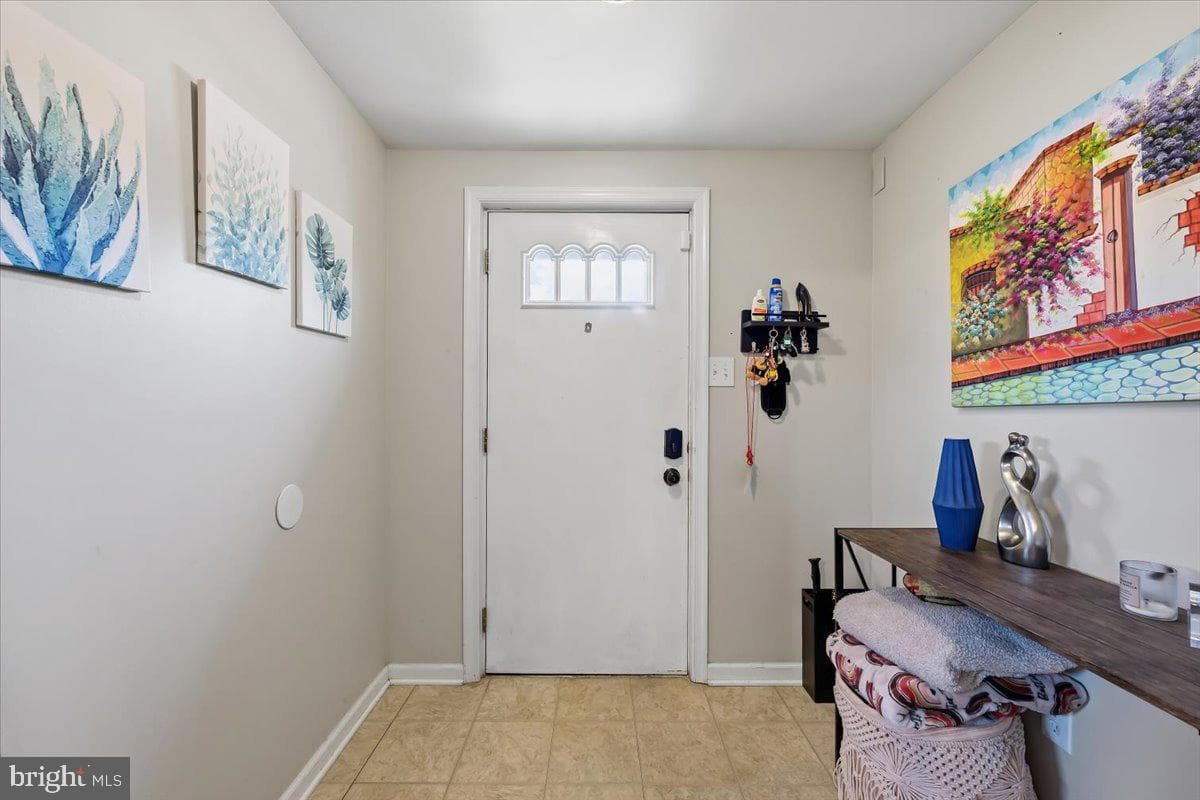 914 Longshore Avenue photo 10
