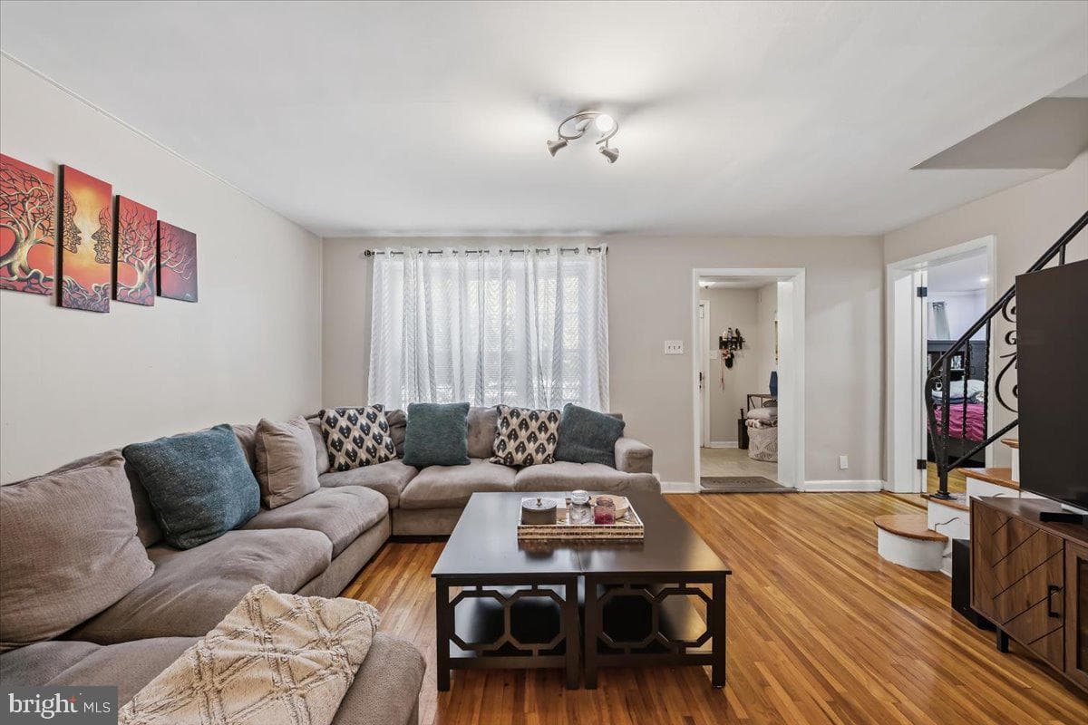 914 Longshore Avenue photo 13