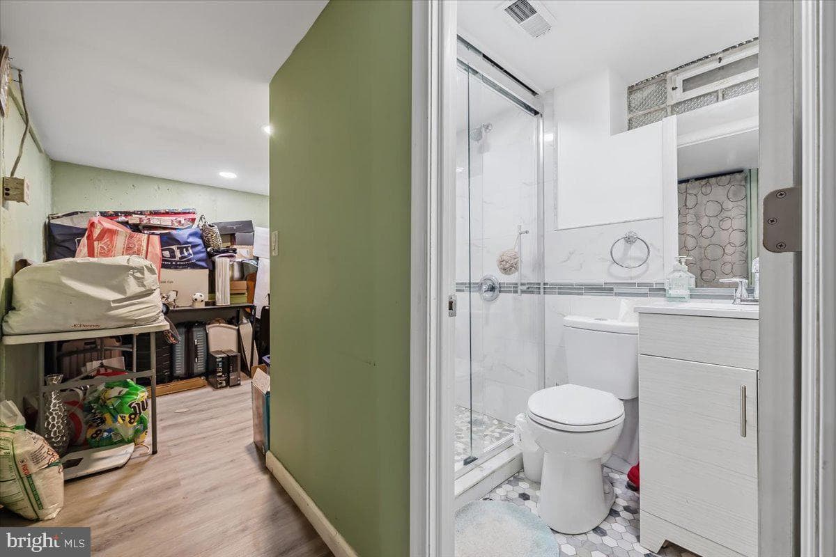 914 Longshore Avenue photo 32