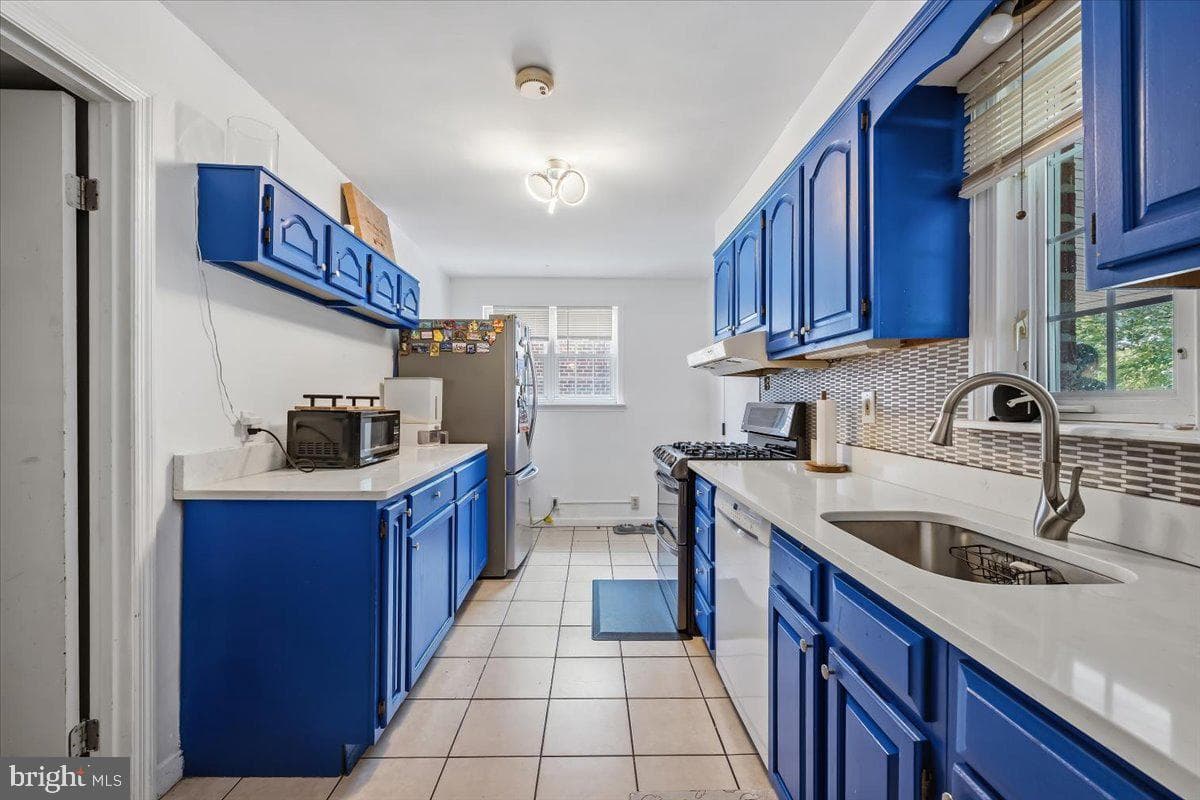 914 Longshore Avenue photo 4
