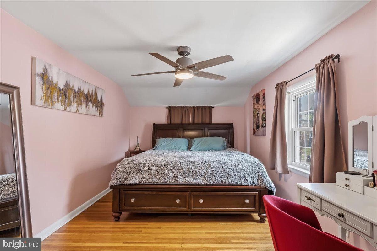914 Longshore Avenue photo 5