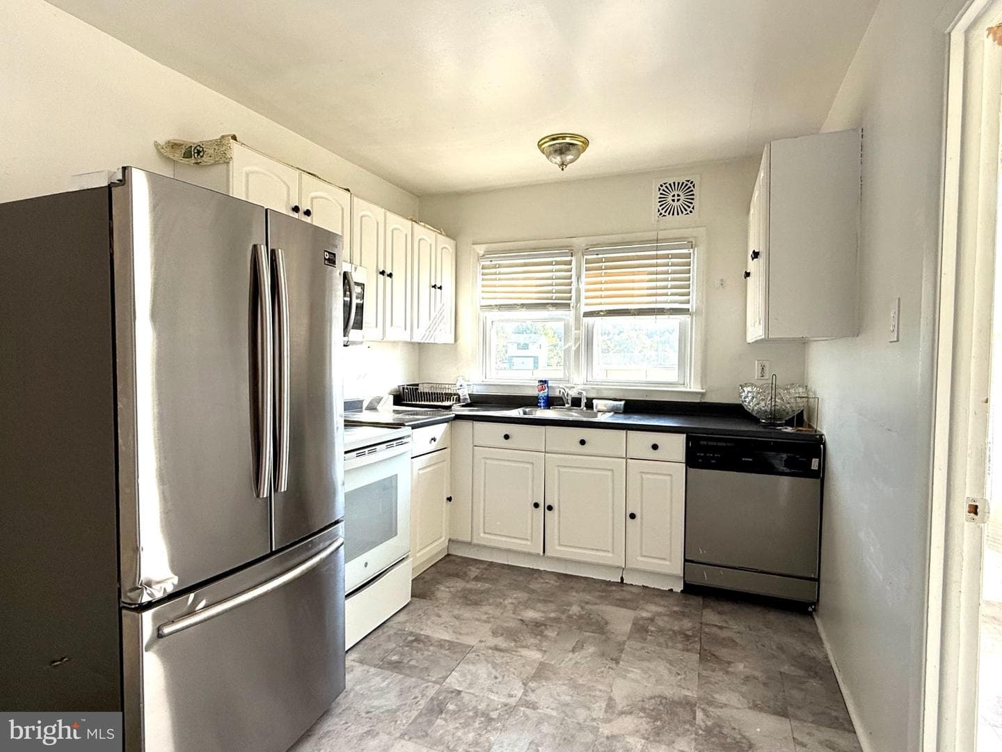 1413 Southampton Road photo 9