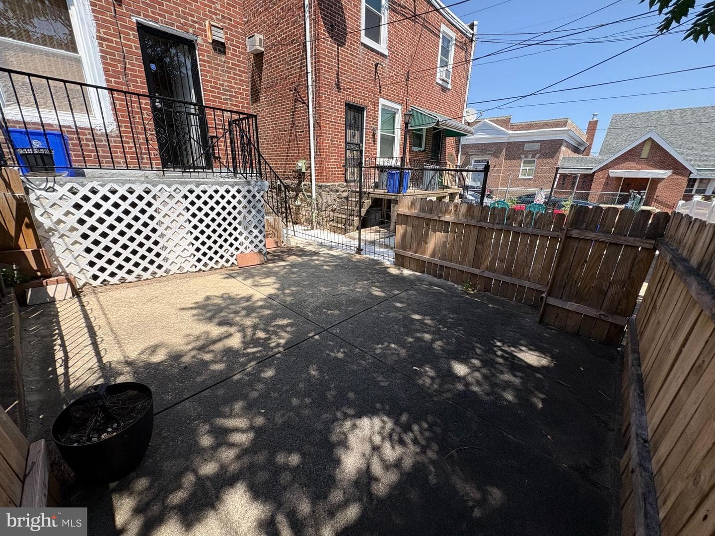 138 Rosemar Street photo 4