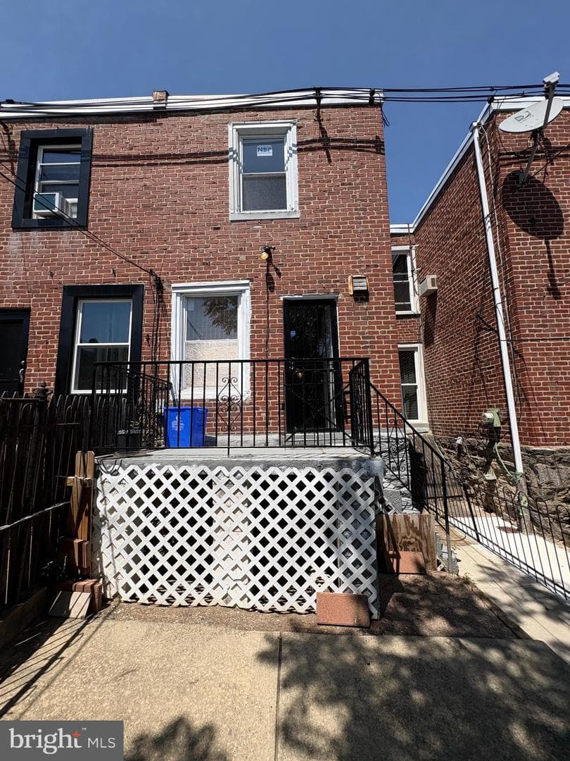 138 Rosemar Street photo 5