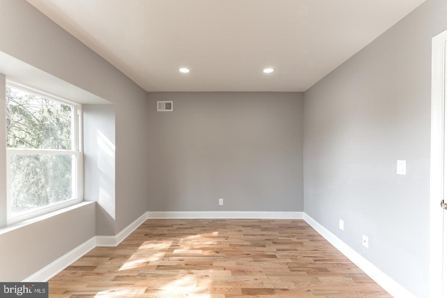 33 E Gorgas Lane photo 14