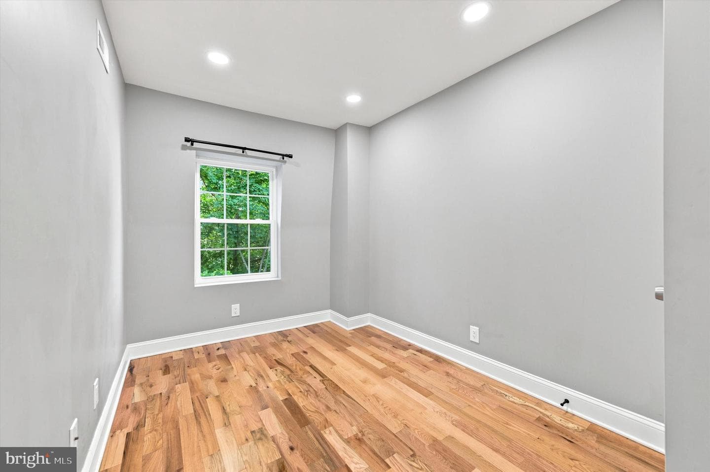33 E Gorgas Lane photo 17