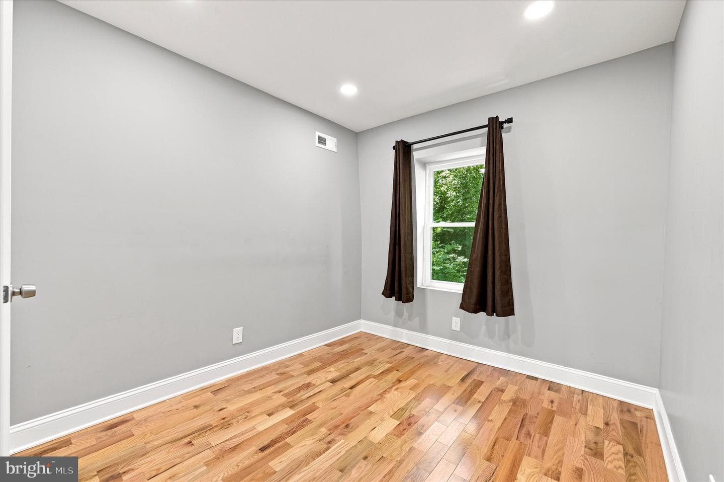 33 E Gorgas Lane photo 18