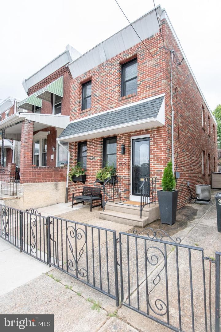 3429 Cresson Street, Philadelphia