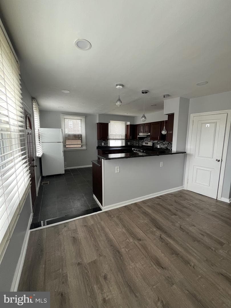 850 Longshore Avenue photo 10