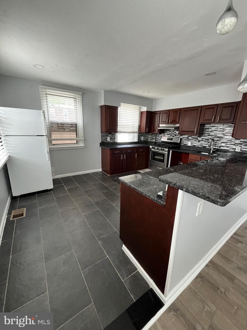 850 Longshore Avenue photo 7