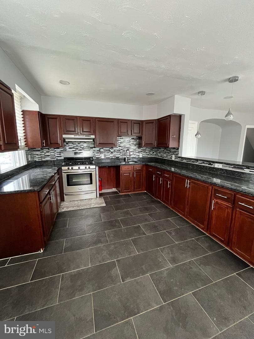 850 Longshore Avenue photo 9