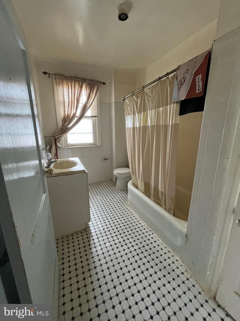 5135 F Street photo 6