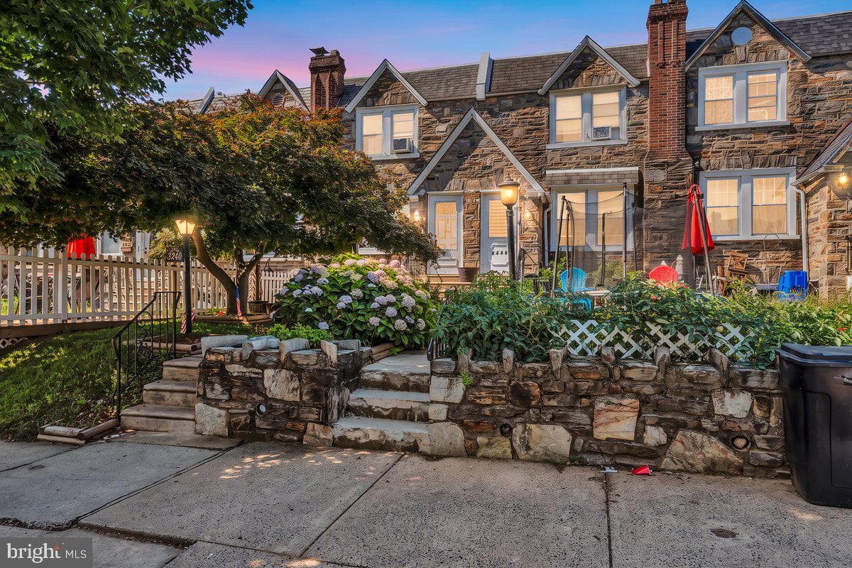 3240 Longshore Avenue, Philadelphia