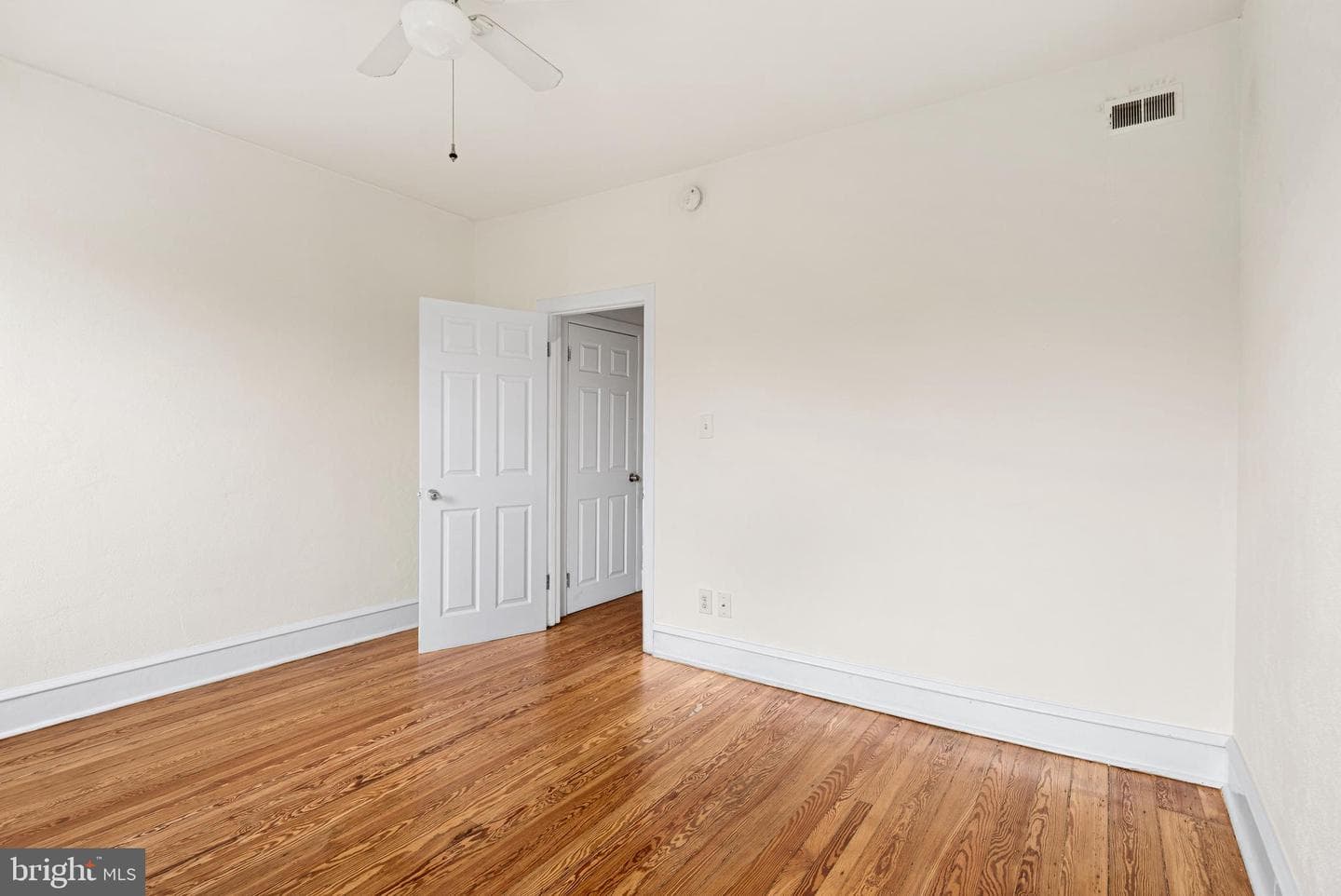 3044 Almond Street photo 8
